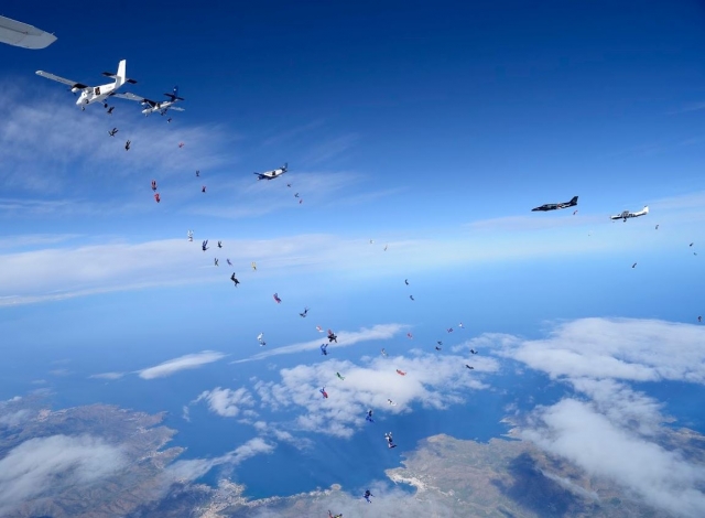  Event with dozens of parachutists 